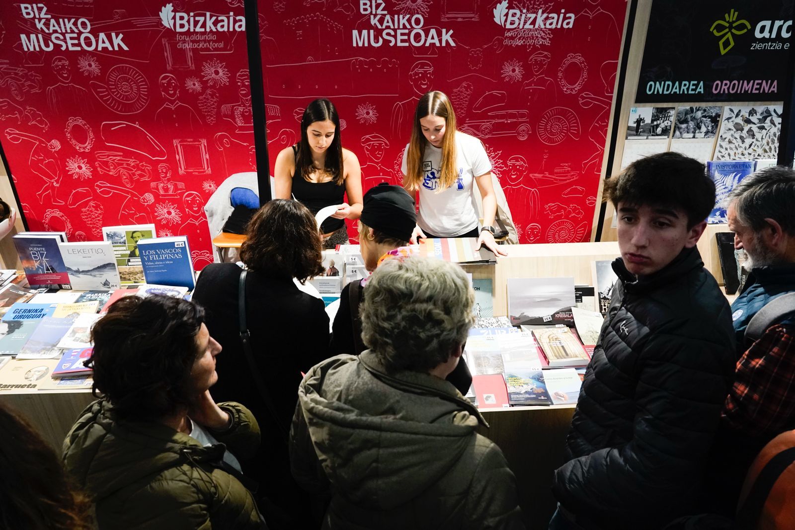 En imágenes: colas para acceder a una Durangoko Azoka a reventar