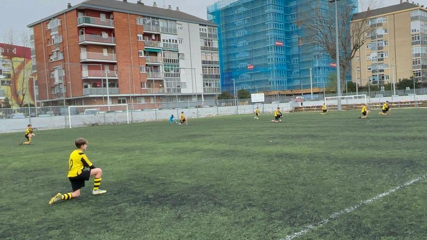 En imágenes: Protesta de jugadores del CD Lakua antes de su partido