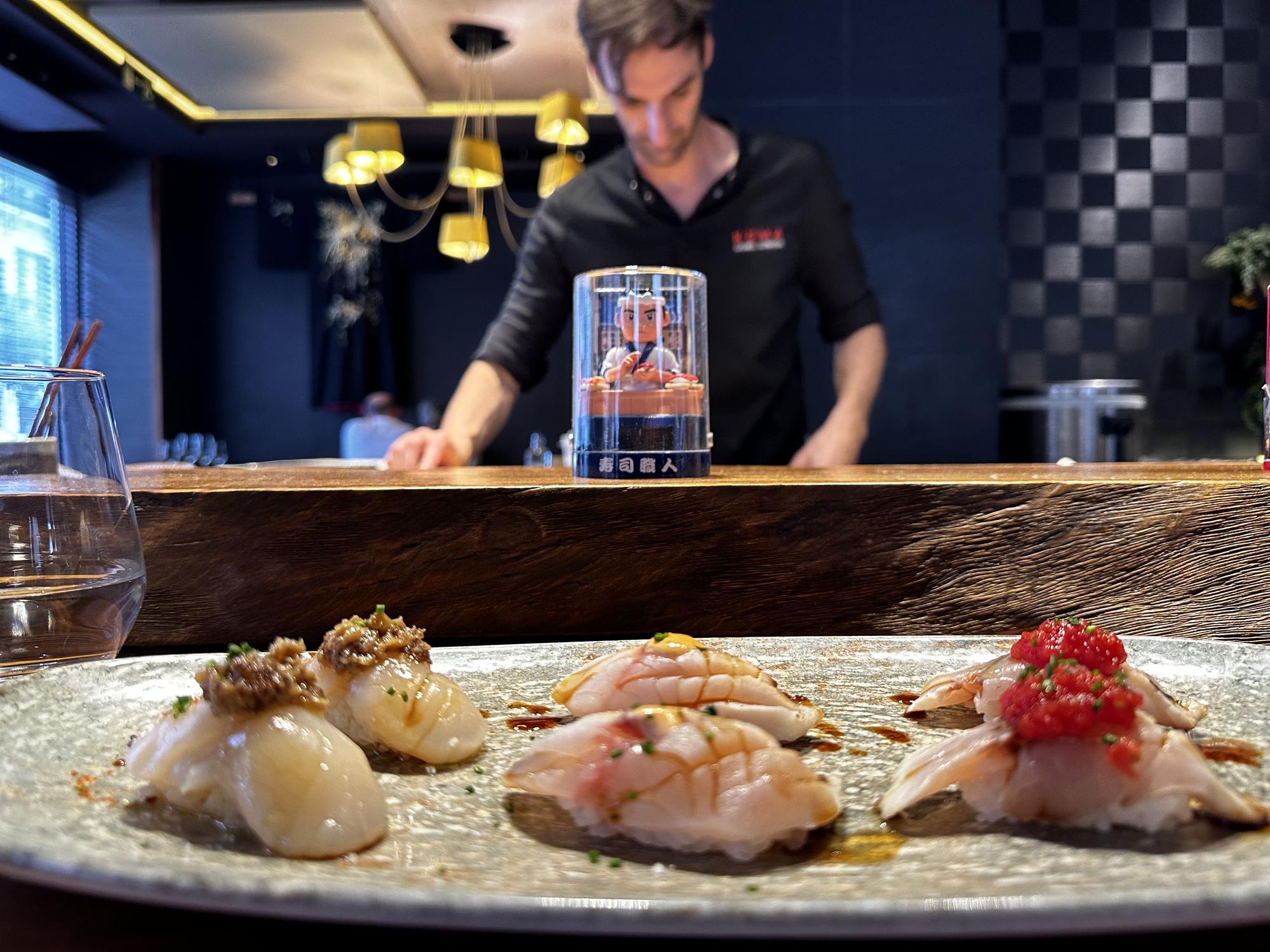 Nigiris en el restaurante Kuma, con Daniel Lomana.