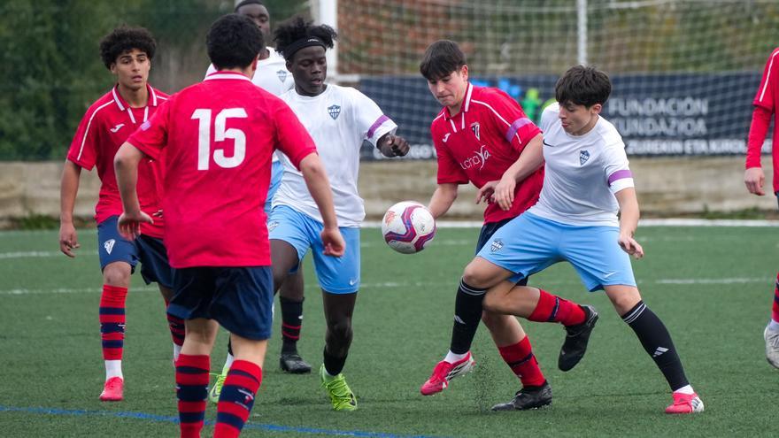 En imágenes: El juvenil del Centenial se reivindica por el 8M
