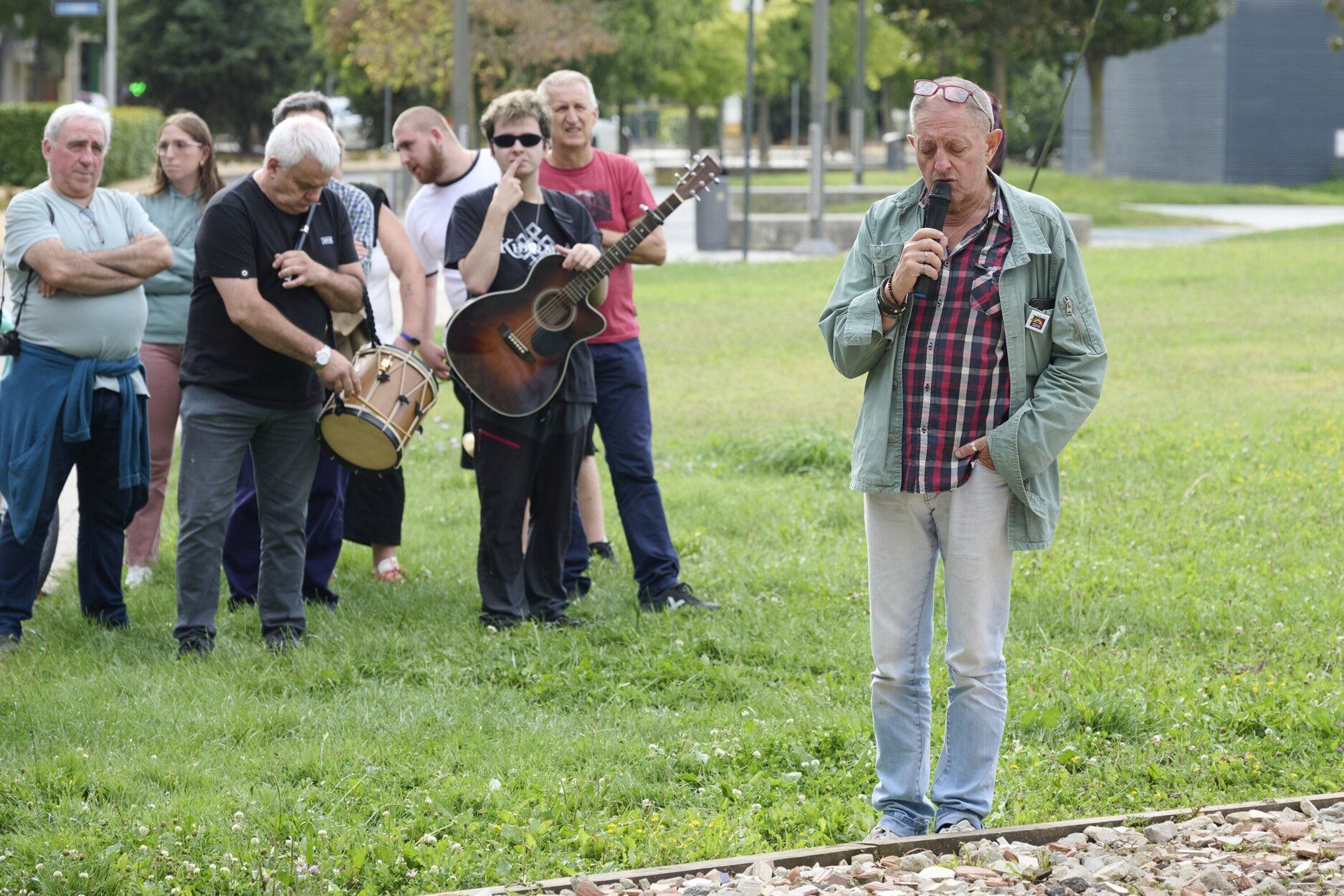 Fotos del homenaje en la vieja cárcel de Pamplona por el 89 aniversario de la matanza de Valcaldera