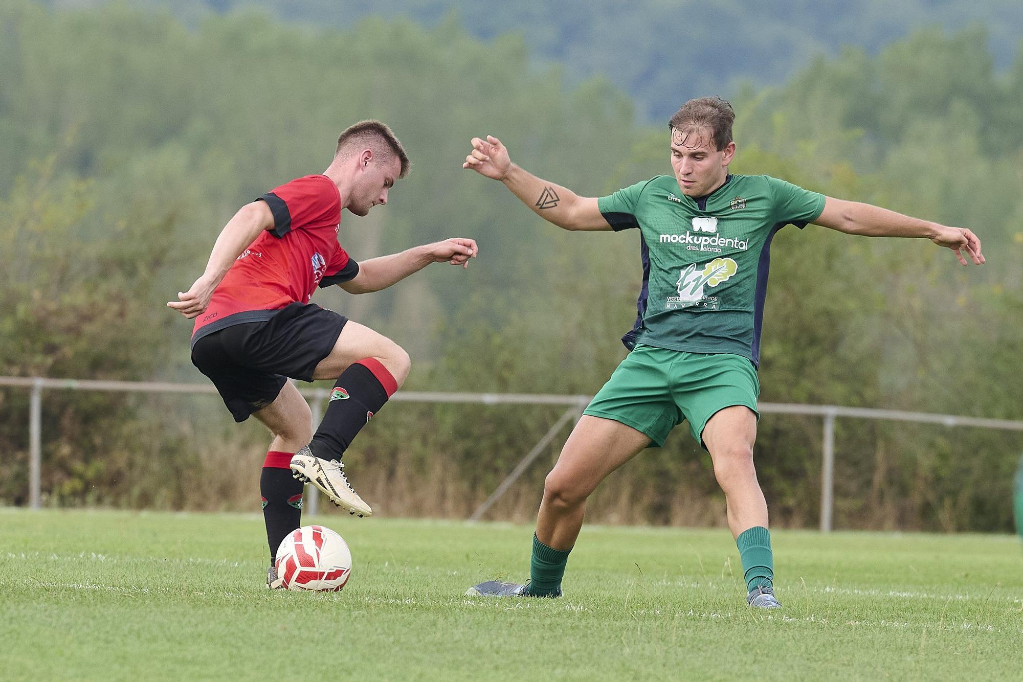 Fotos del Etxarri - Lourdes. Ida de la final de la Supercopa Navarra.