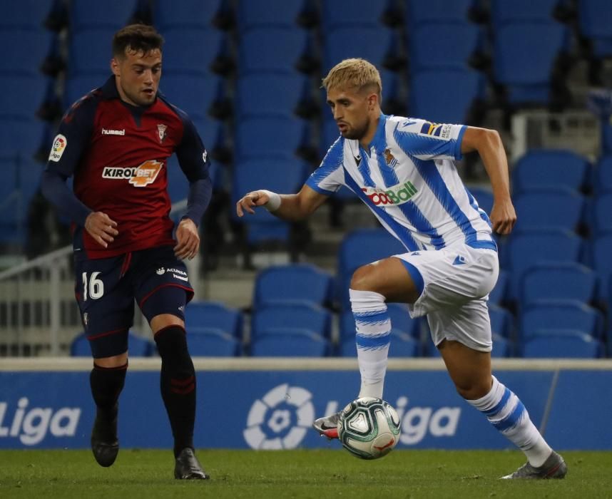 Januzaj conduce el balón en la segunda parte.