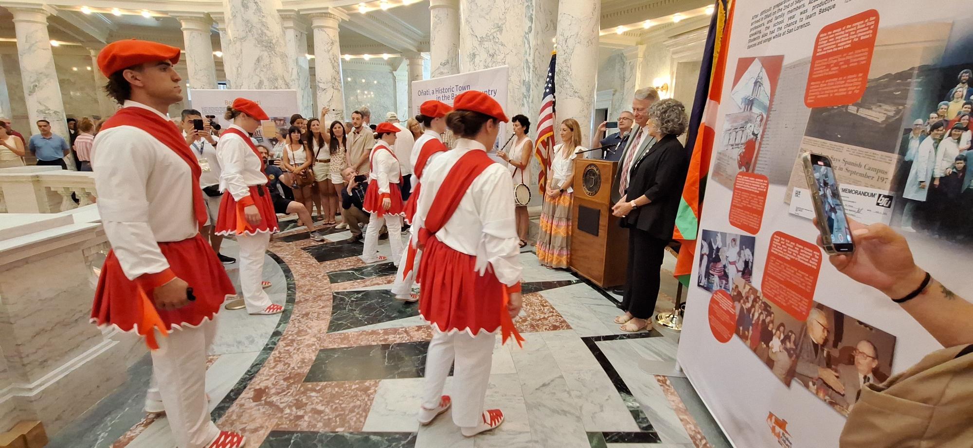 Interpretación del aurresku en el Capitolio de Idaho, en Boise.