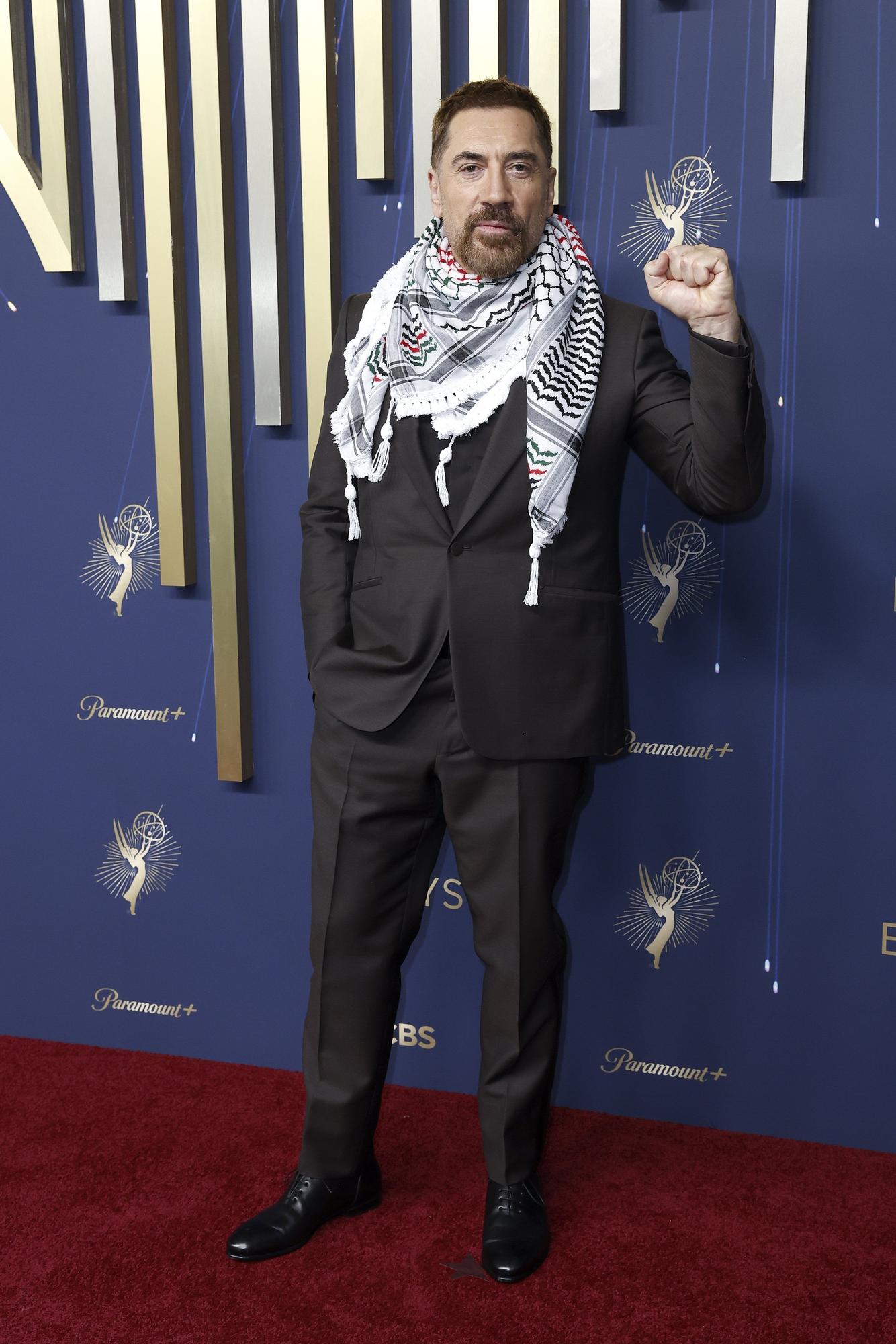 Alta costura y mensajes políticos: Jenna Ortega y Javier Bardem, protagonistas de la alfombra roja de los Emmy 2025