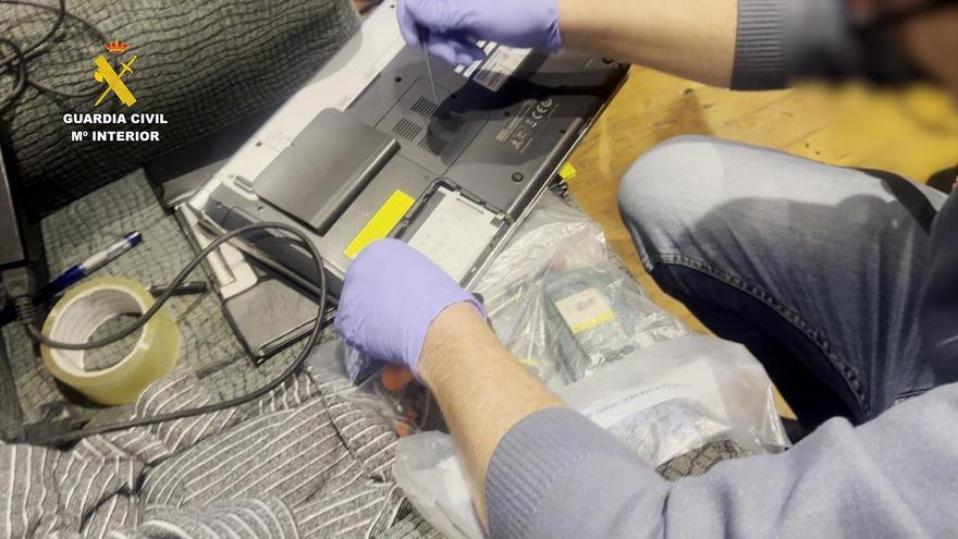 En imágenes: detienen a un hombre en Bilbao por almacenar 467 vídeos de pornografía infantil