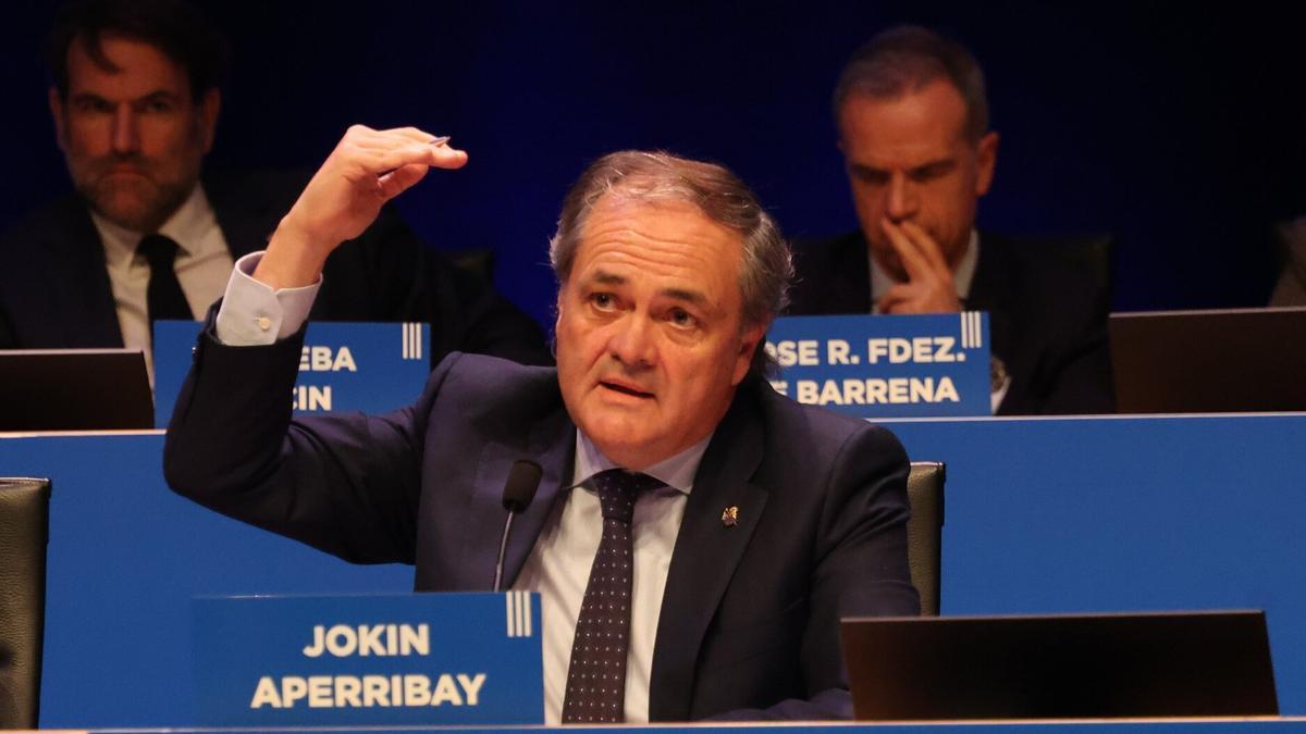 Aperribay, durante una Junta de Accionistas.