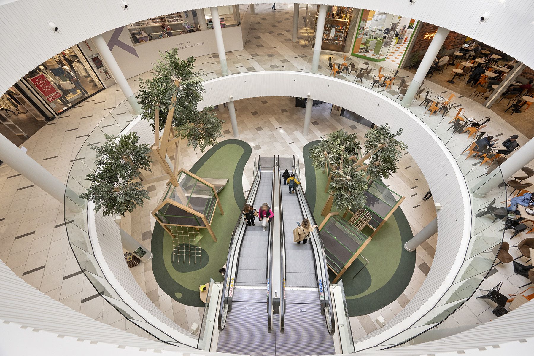 Algunas imáganes del renovado centro comercial El Boulevar