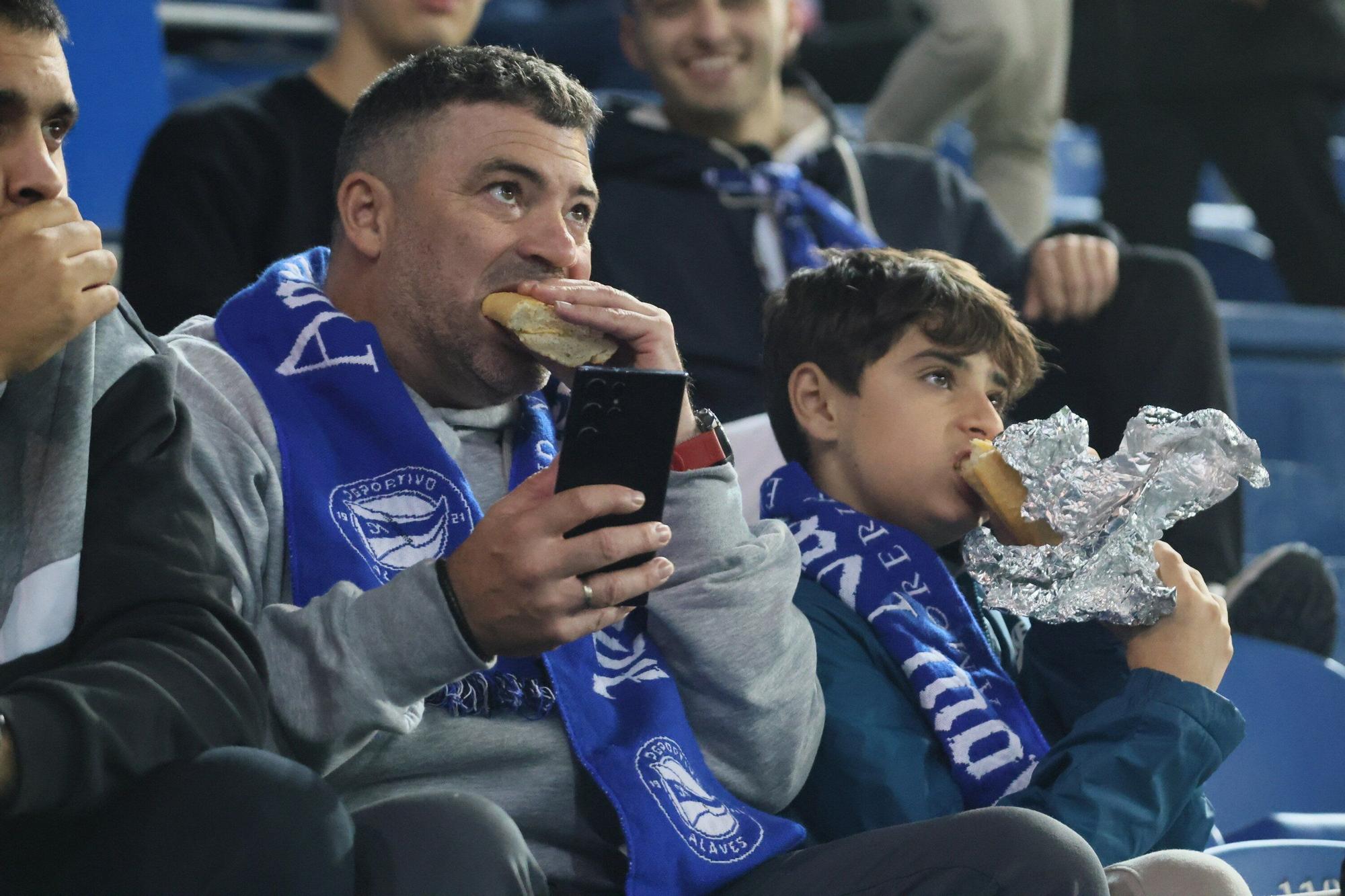 En imágenes: Ambientazo en el Alavés - Valencia (¡Búscate en las fotos!)