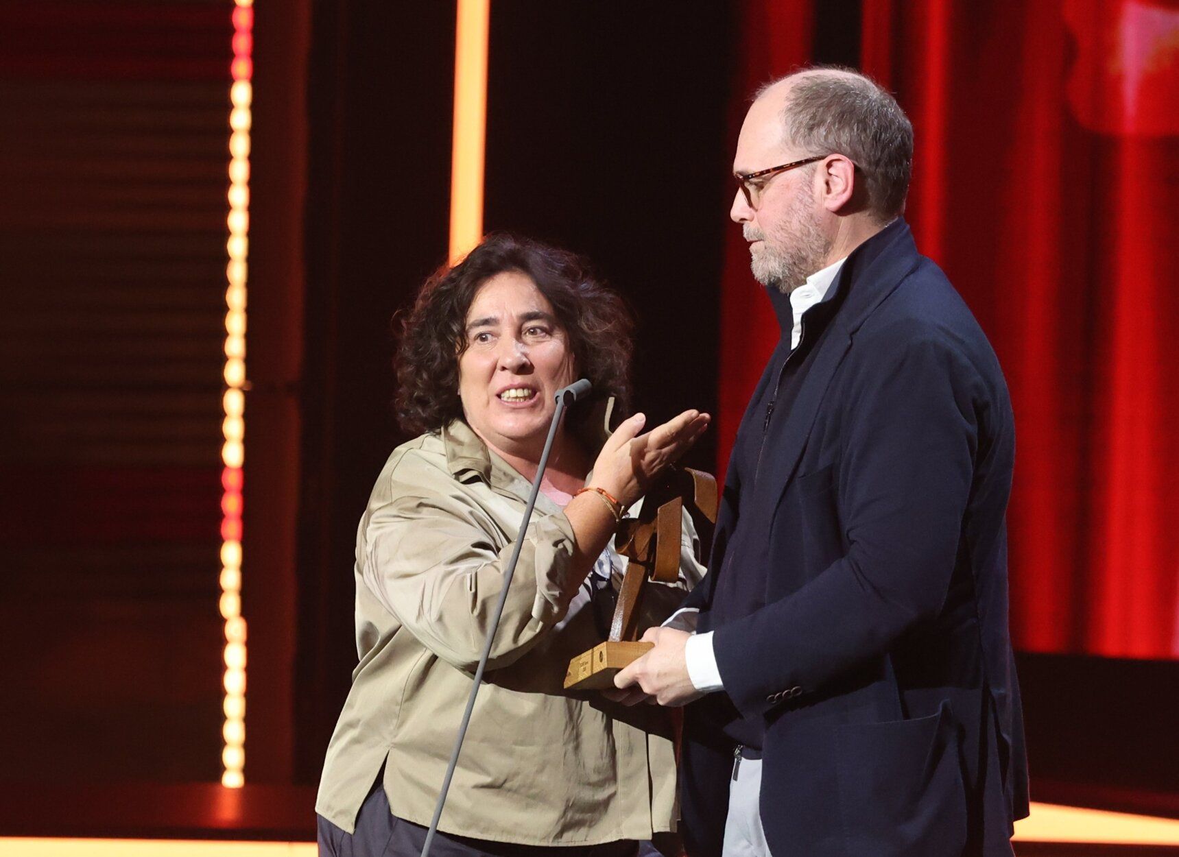 Asier Altuna y Telmo Esnal reciben el premio Zinemira