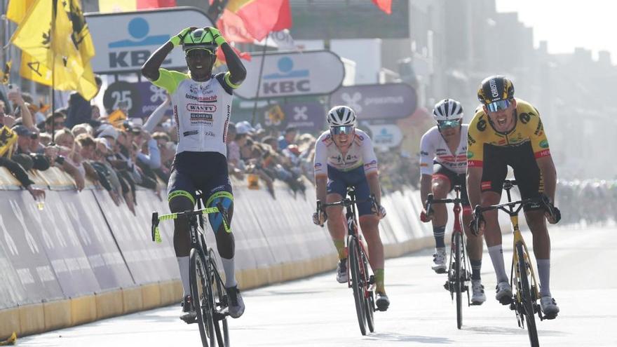 Biniam Girmay logró una victoria histórica en la Gante-Wevelgem.