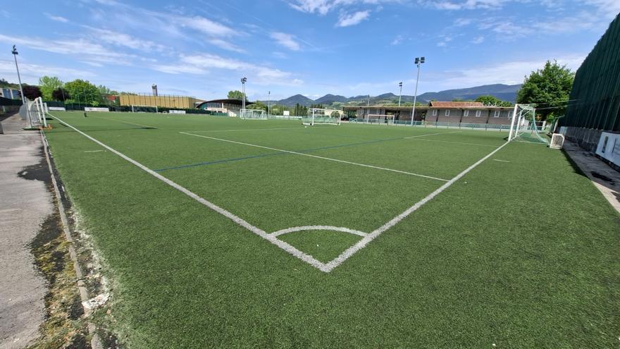 Abadiño licita la renovación del césped del campo superior de Astola