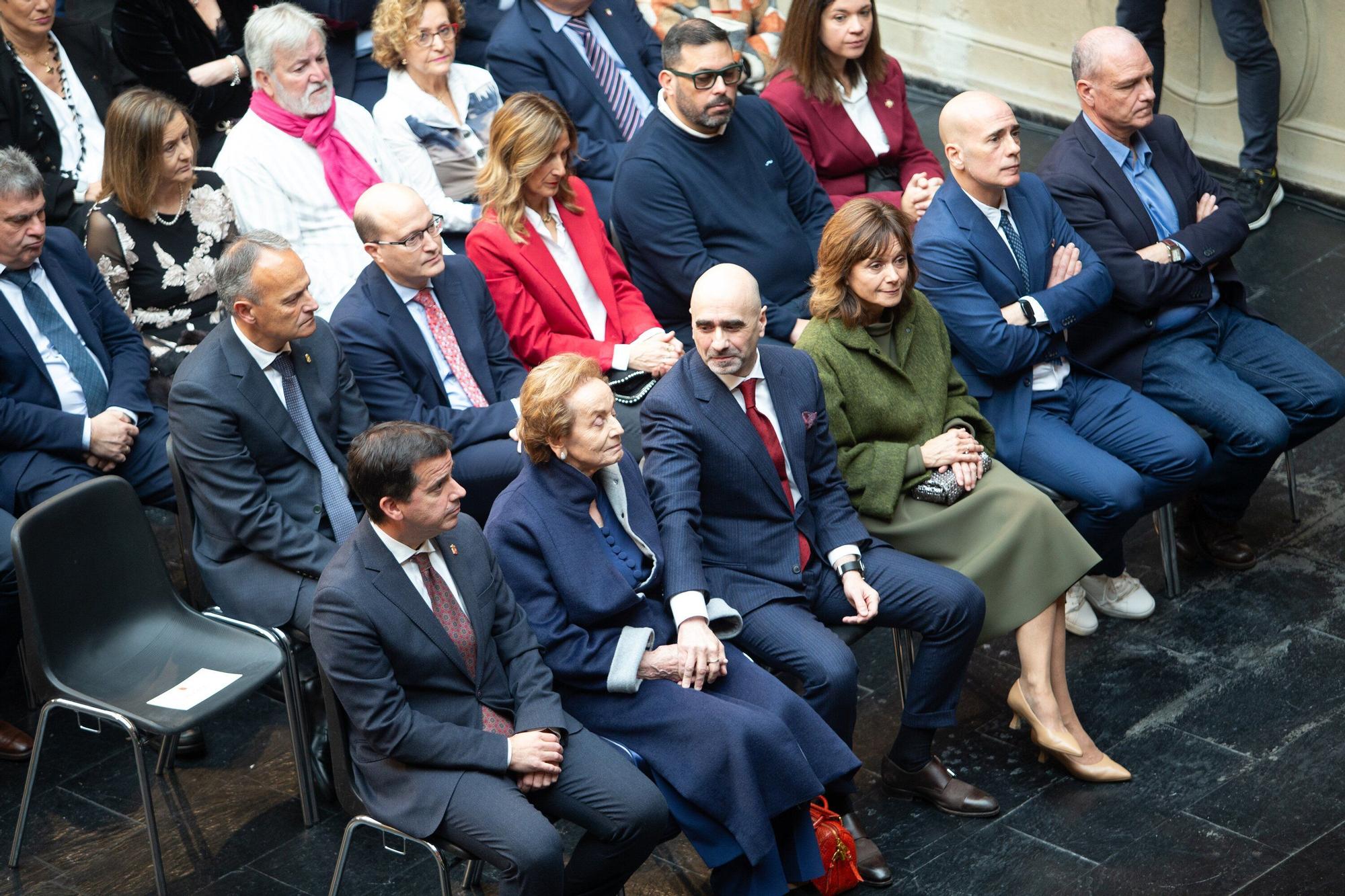 Fotos de la entrega de la Medalla de Oro de Navarra a Manuel Torres a título póstumo