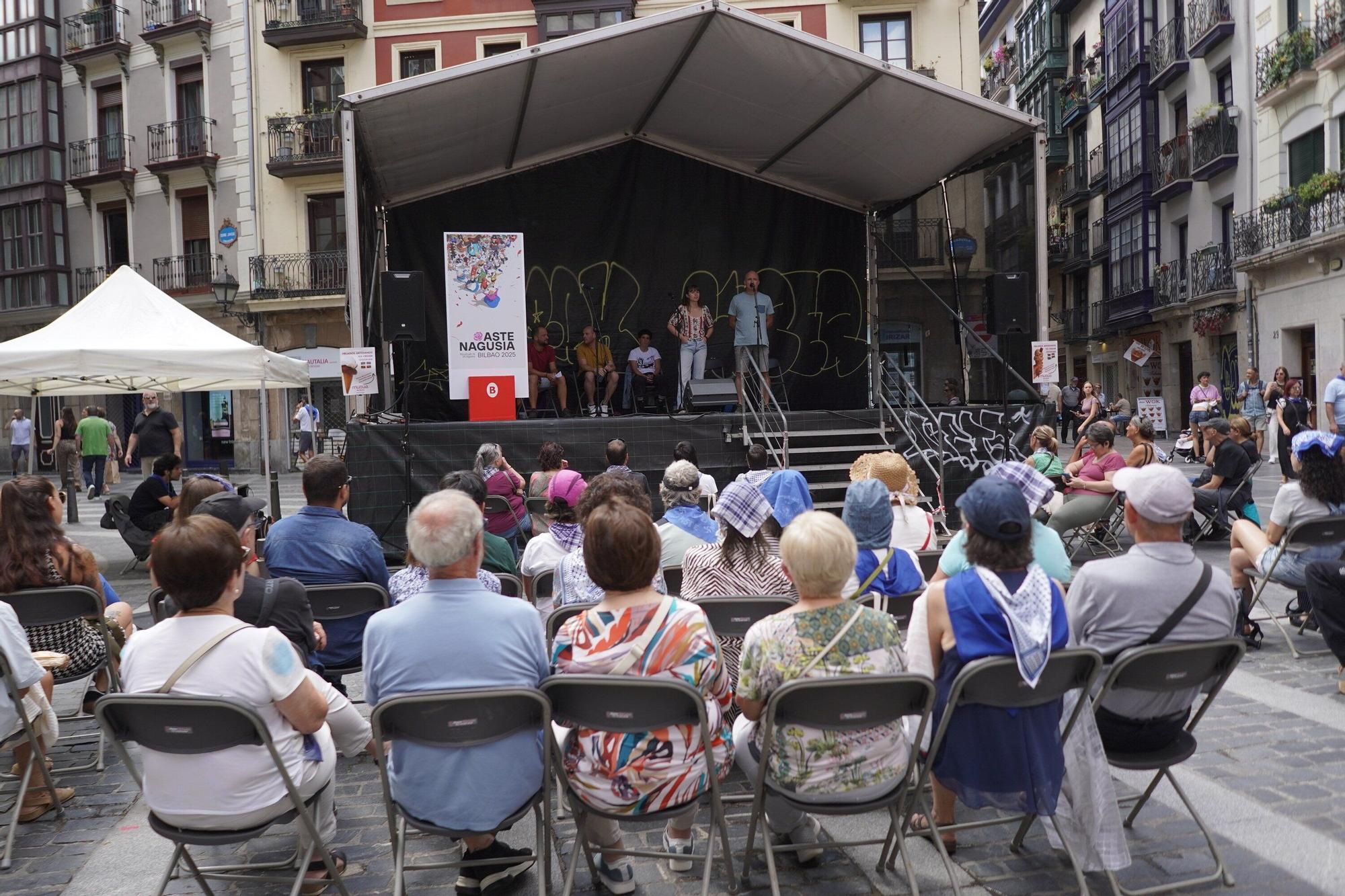 En imágenes: La penúltima sesión de bertsolaris en Aste Nagusia