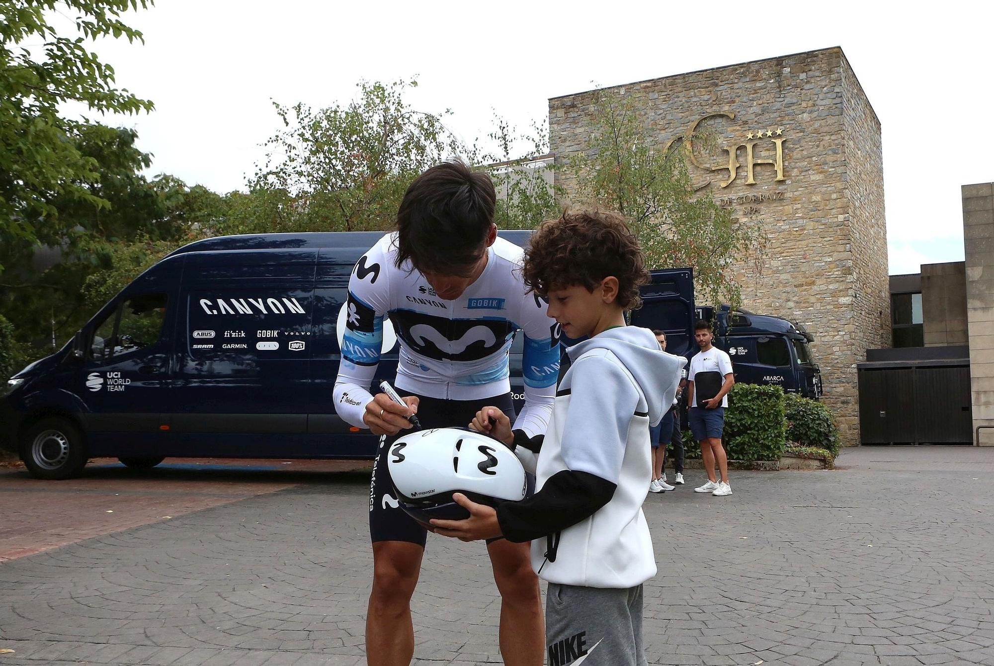 Movistar Team sale a rodar por la Comarca de Pamplona en la jornada de descanso de La Vuelta