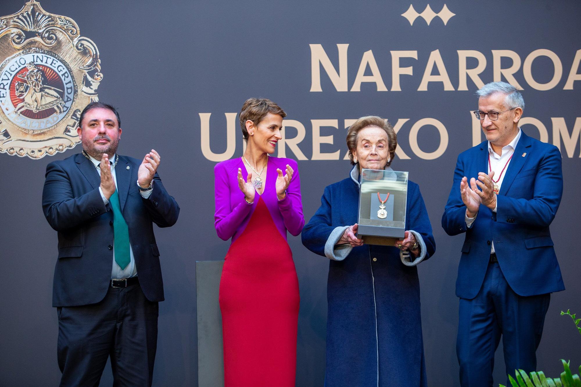 Fotos de la entrega de la Medalla de Oro de Navarra a Manuel Torres a título póstumo