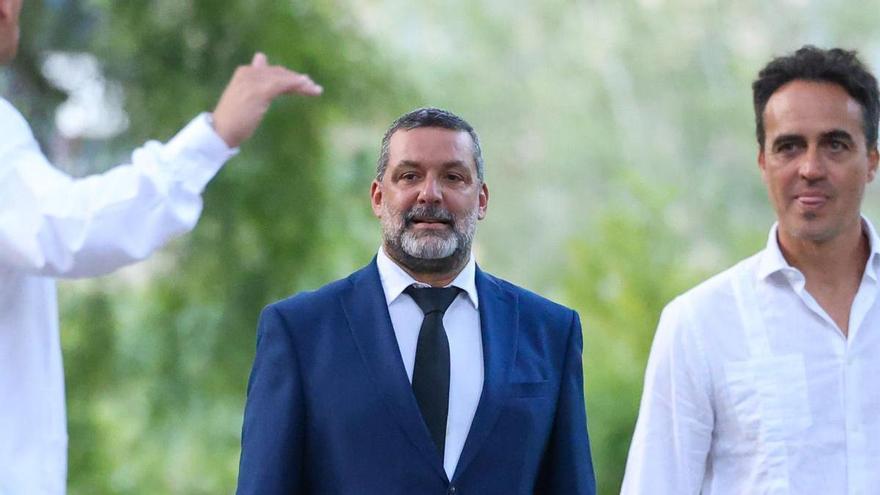 El cantante y presentador Jaime Anglada continúa en la UCI y experimenta una &quot;sensible mejoría&quot;