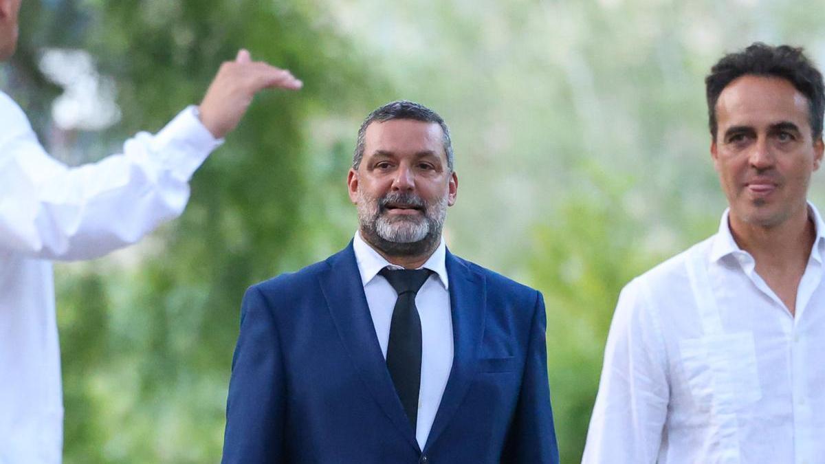 El cantante Jaime Anglada durante la recepción a las autoridades y una representación de la sociedad balear en el Palacio de Marivent.