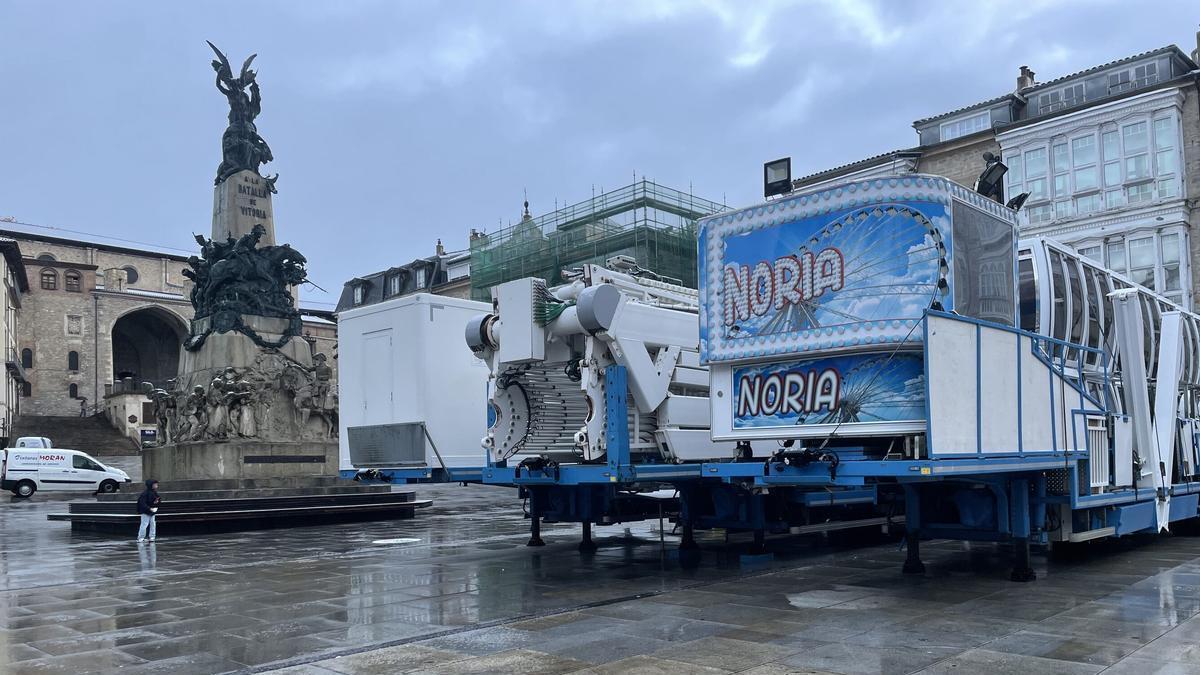 La noria que ocupará la Virgen Blanca a partir del 28 de noviembre ya está lista para su instalación