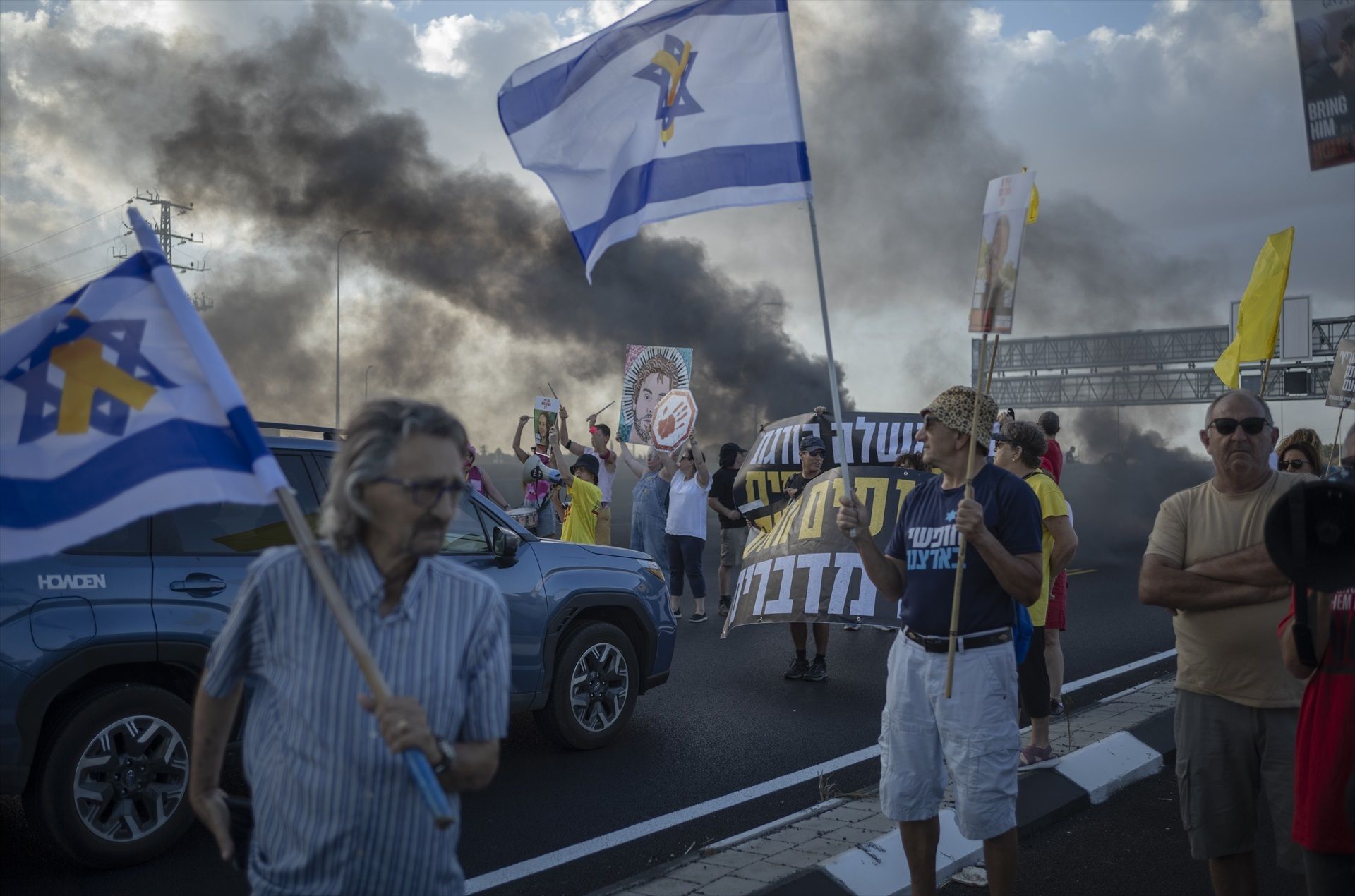 Manifestantes israelíes toman las carreteras para pedir un acuerdo en Gaza