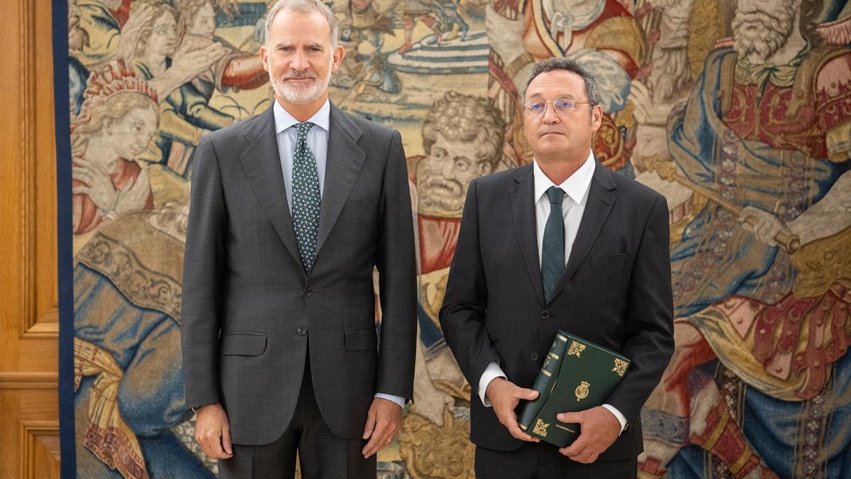 El rey recibe al Fiscal General del Estado, Álvaro García Ortiz.