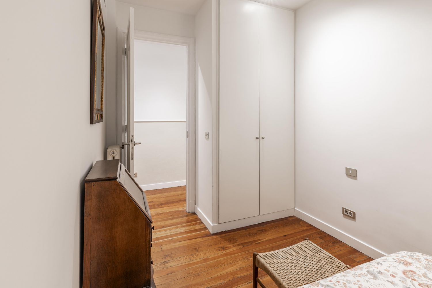 Magnífica propiedad en venta ubicada en un edificio señorial, situada en una de las zonas más elegantes del céntrico barrio de Gros