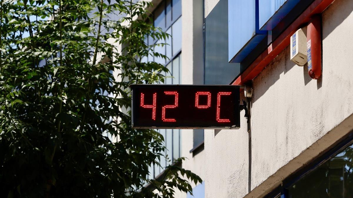 Un termómetro marca 42º C en Eibar