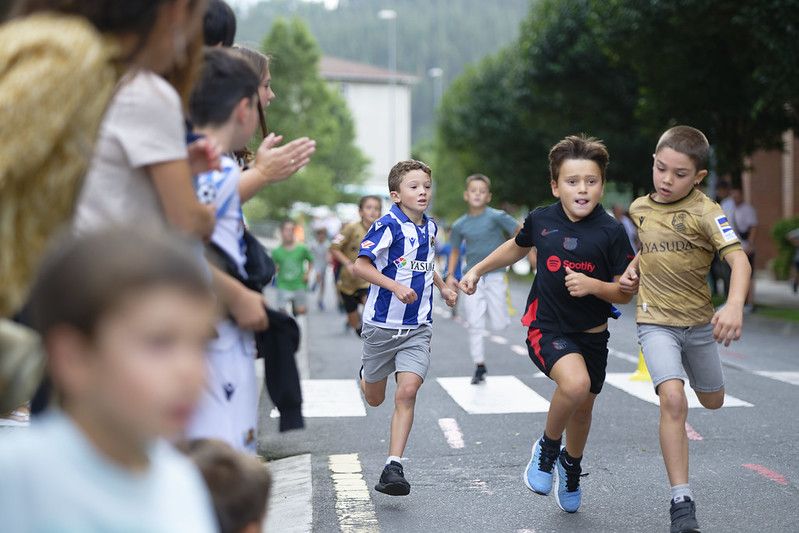 Castellers, gigantes y carrera popular en las Agorreko Santikutzak de Legazpi