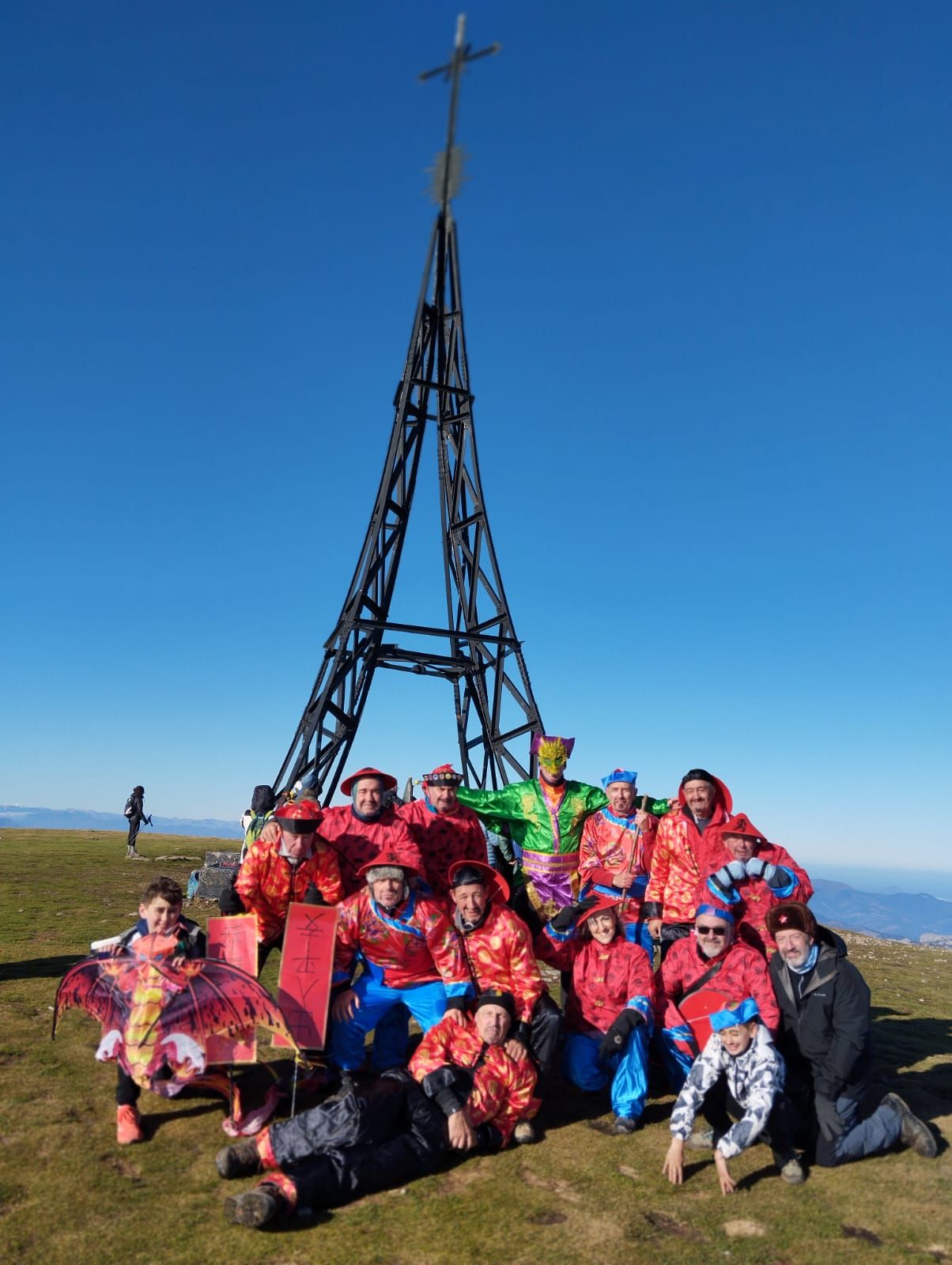 El belén montañero de Gorbeia alcanza la Cruz