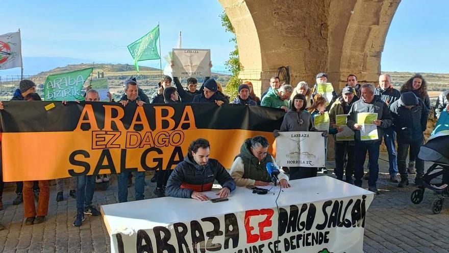 Exigen la paralización de las obras de la central eólica de Labraza