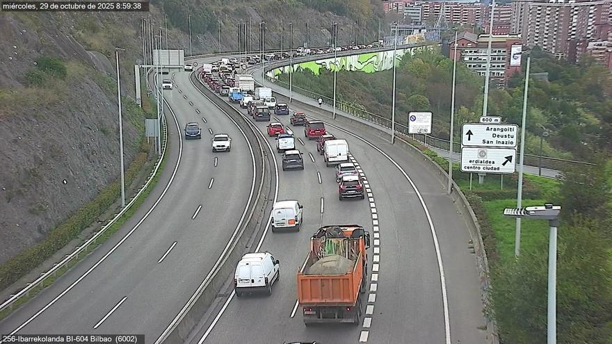 Retenciones en Enekuri en sentido Bilbao por un accidente