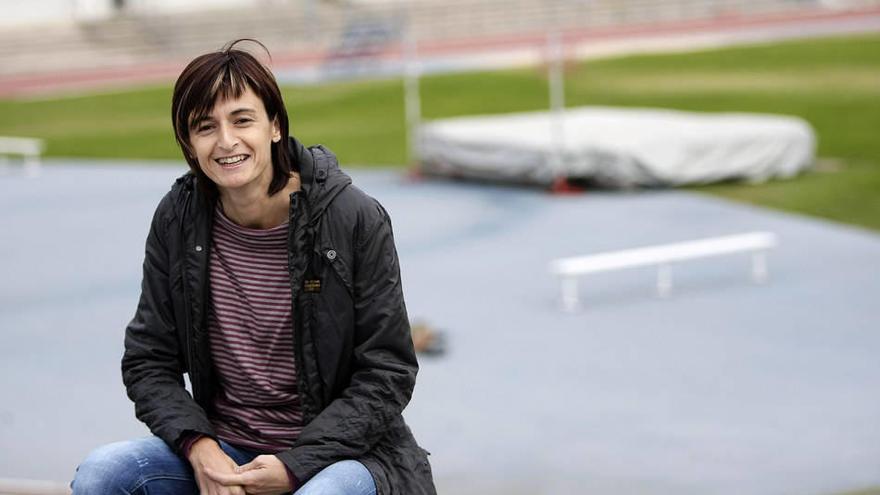 Marta Mendía posa en el estadio Larrabide.