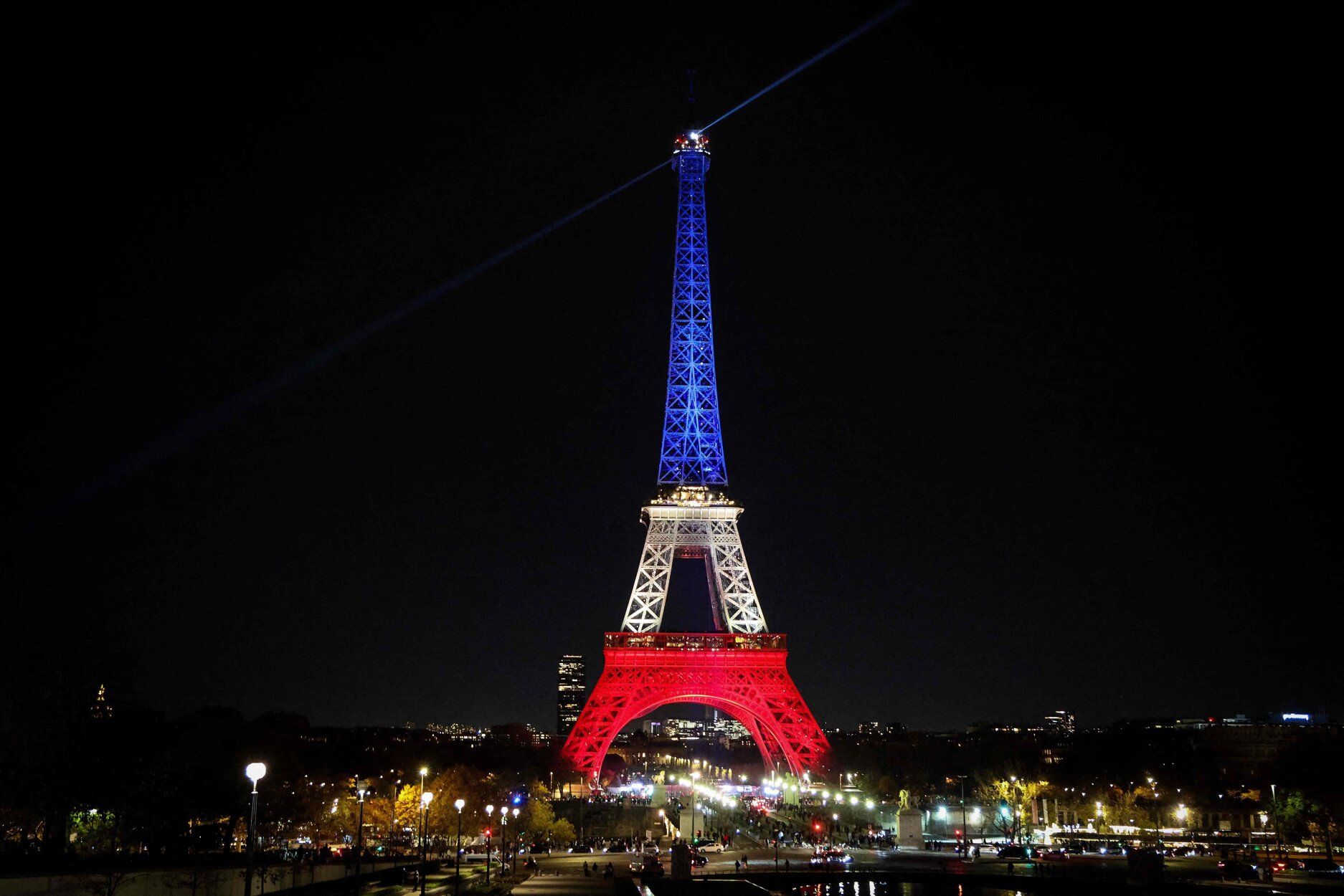Francia recuerda a las víctimas de los atentados del 13N