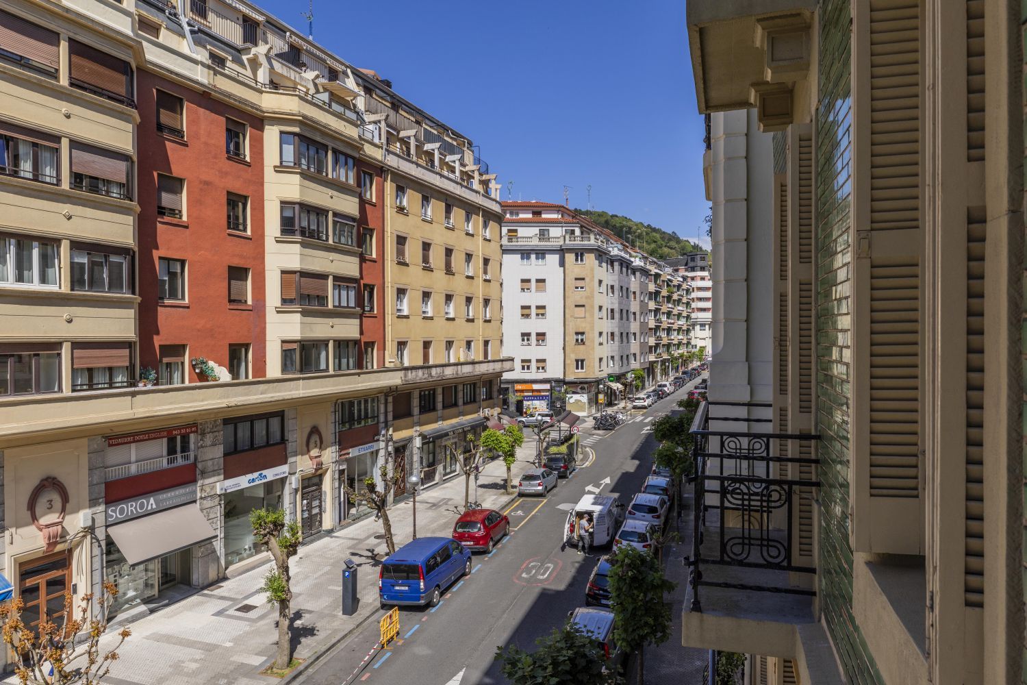 Magnífica propiedad en venta ubicada en un edificio señorial, situada en una de las zonas más elegantes del céntrico barrio de Gros