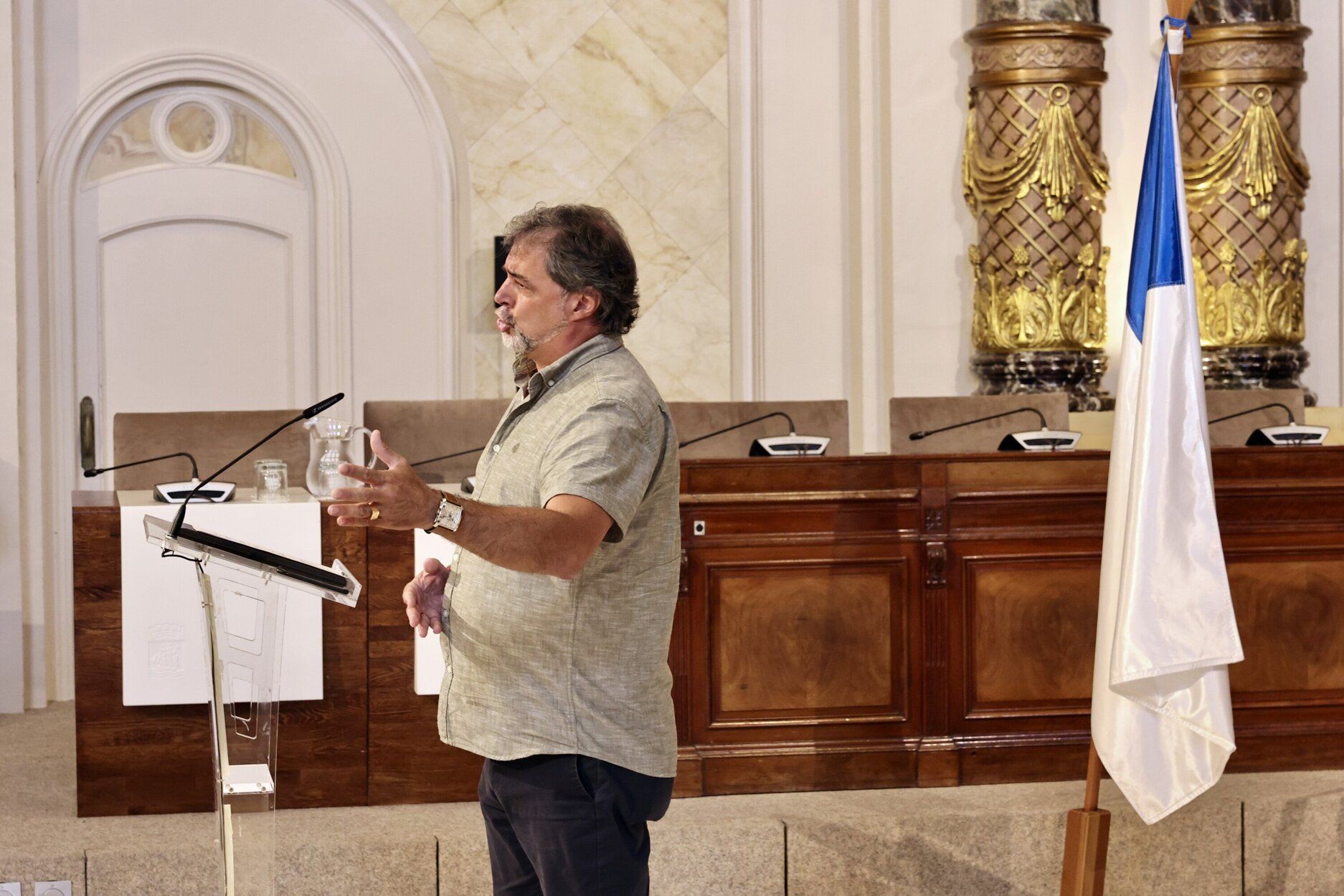 Homenaje a los arrantzales en el salón de plenos de Donostia