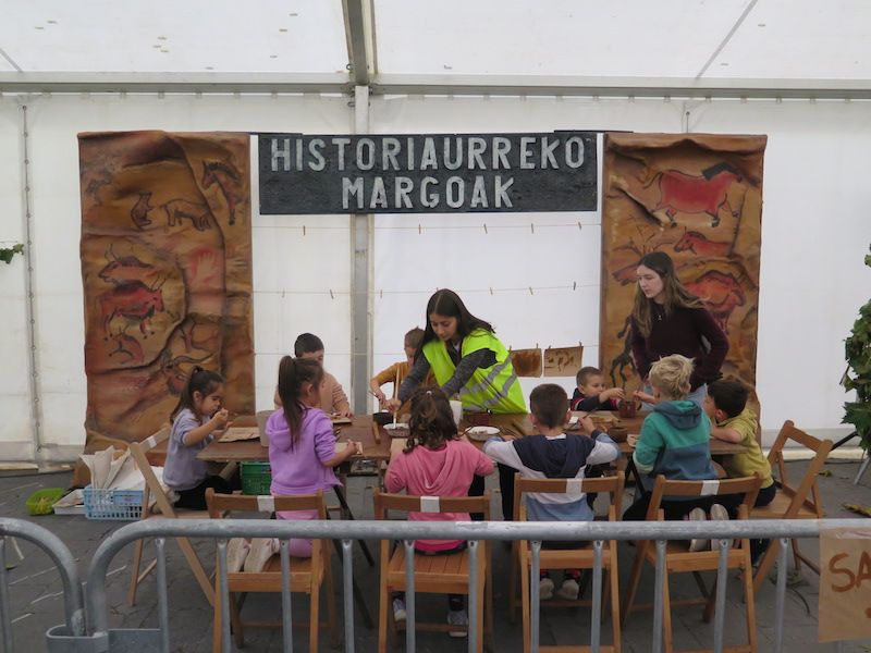 Los minerales, los fósiles y los dinosaurios toman Urretxu