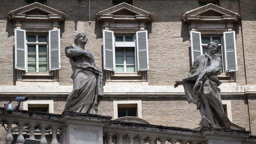 El Papa comienza con ejercicios de fisioterapia respiratoria y reza el Ángelus en privado
