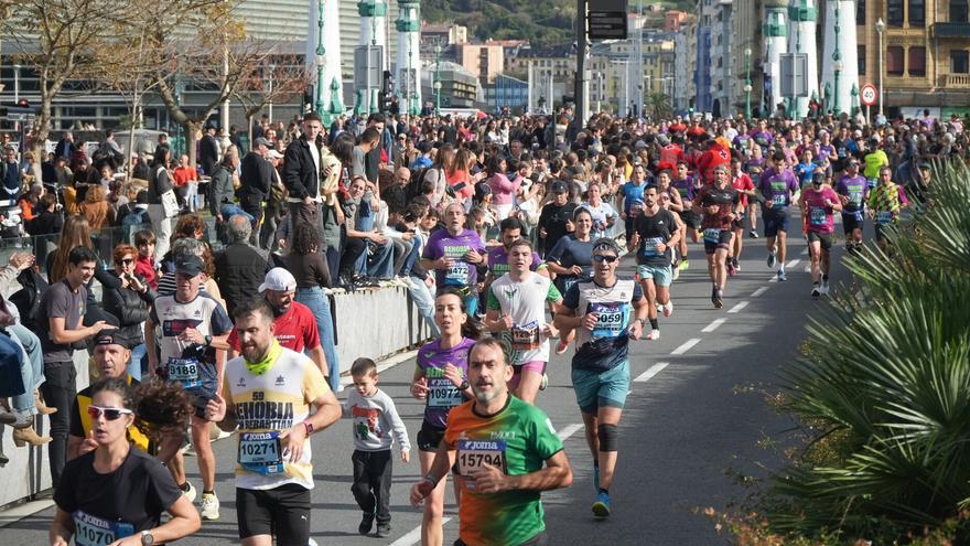 [Fotos] Felicidad y emoción en los últimos metros de la Behobia en el Boulevard de Donostia