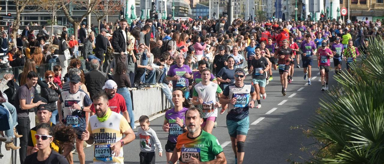 [Fotos] Felicidad y emoción en los últimos metros de la Behobia en el Boulevard de Donostia