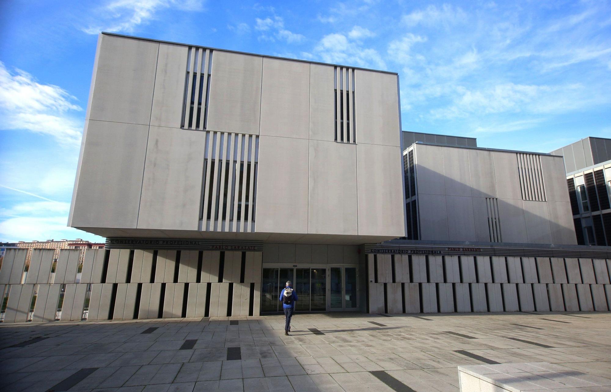 Fotos del exterior del Conservatorio Superior de Música de Navarra