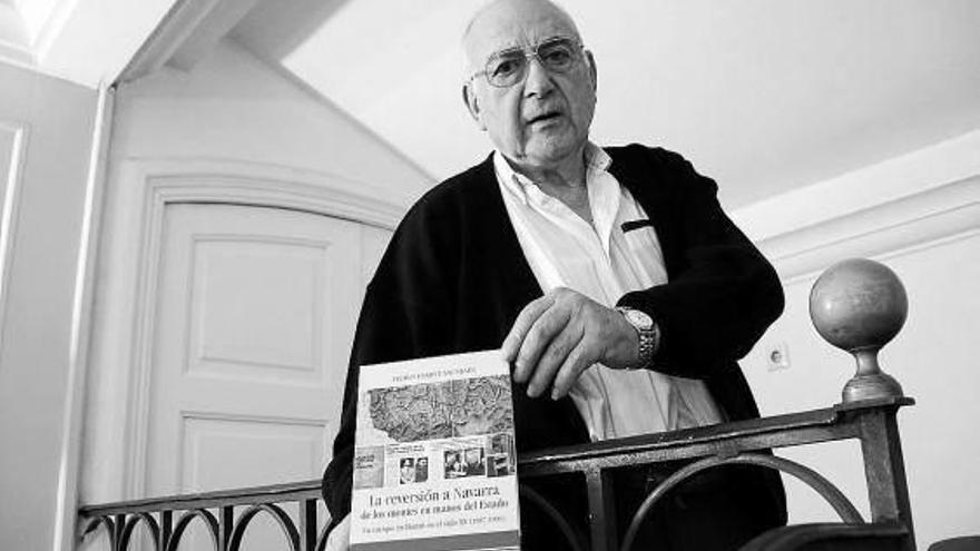 El autor presentó su obra más reciente en la casa de cultura Arizkunenea de Elizondo.