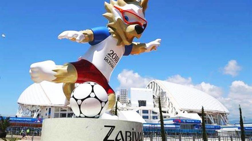 Roban en Rusia una estatua de la mascota del Mundial de casi dos metros