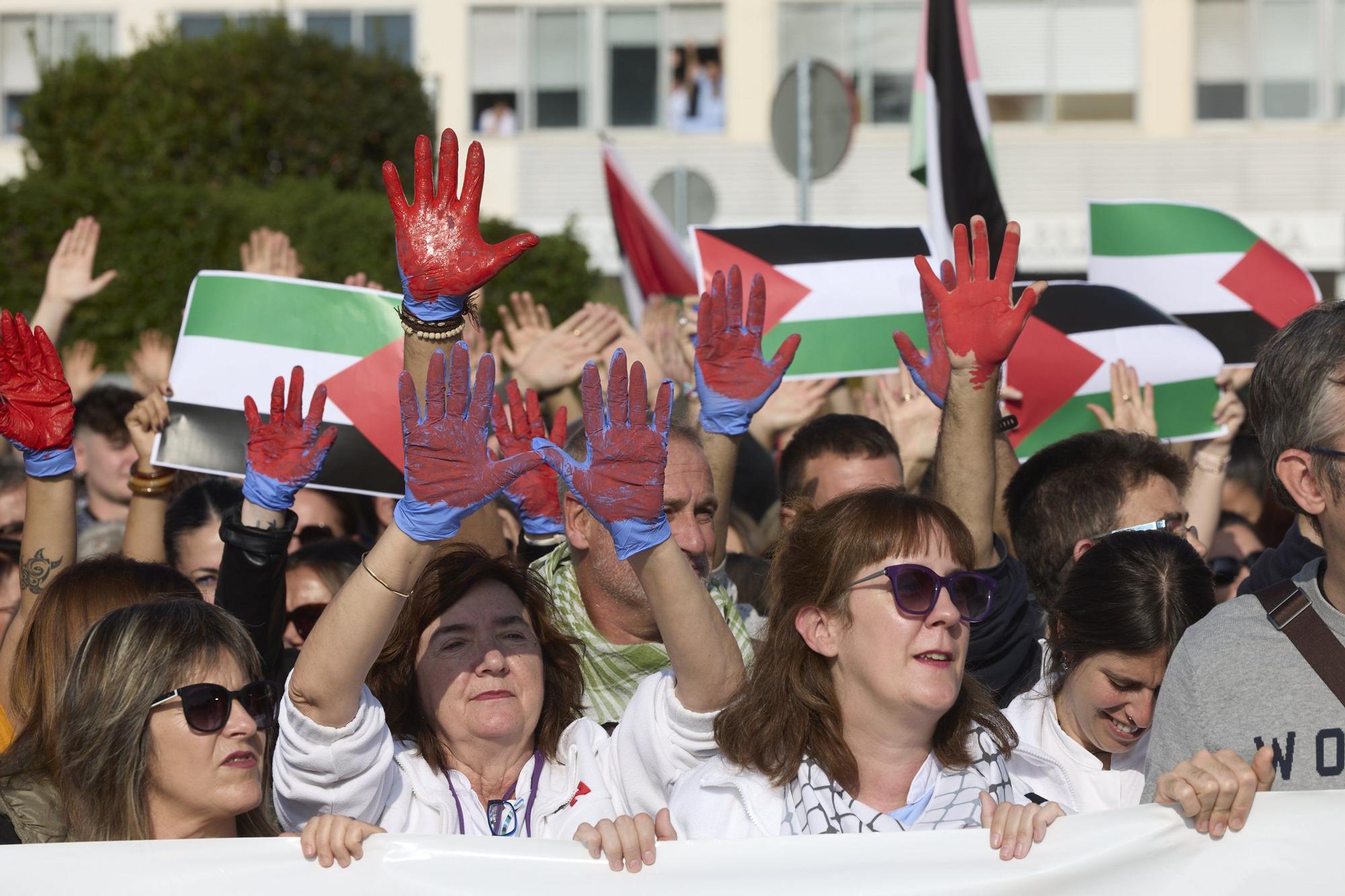 Concentración en el Complejo Hospitalario de Navarra en solidaridad con Palestina