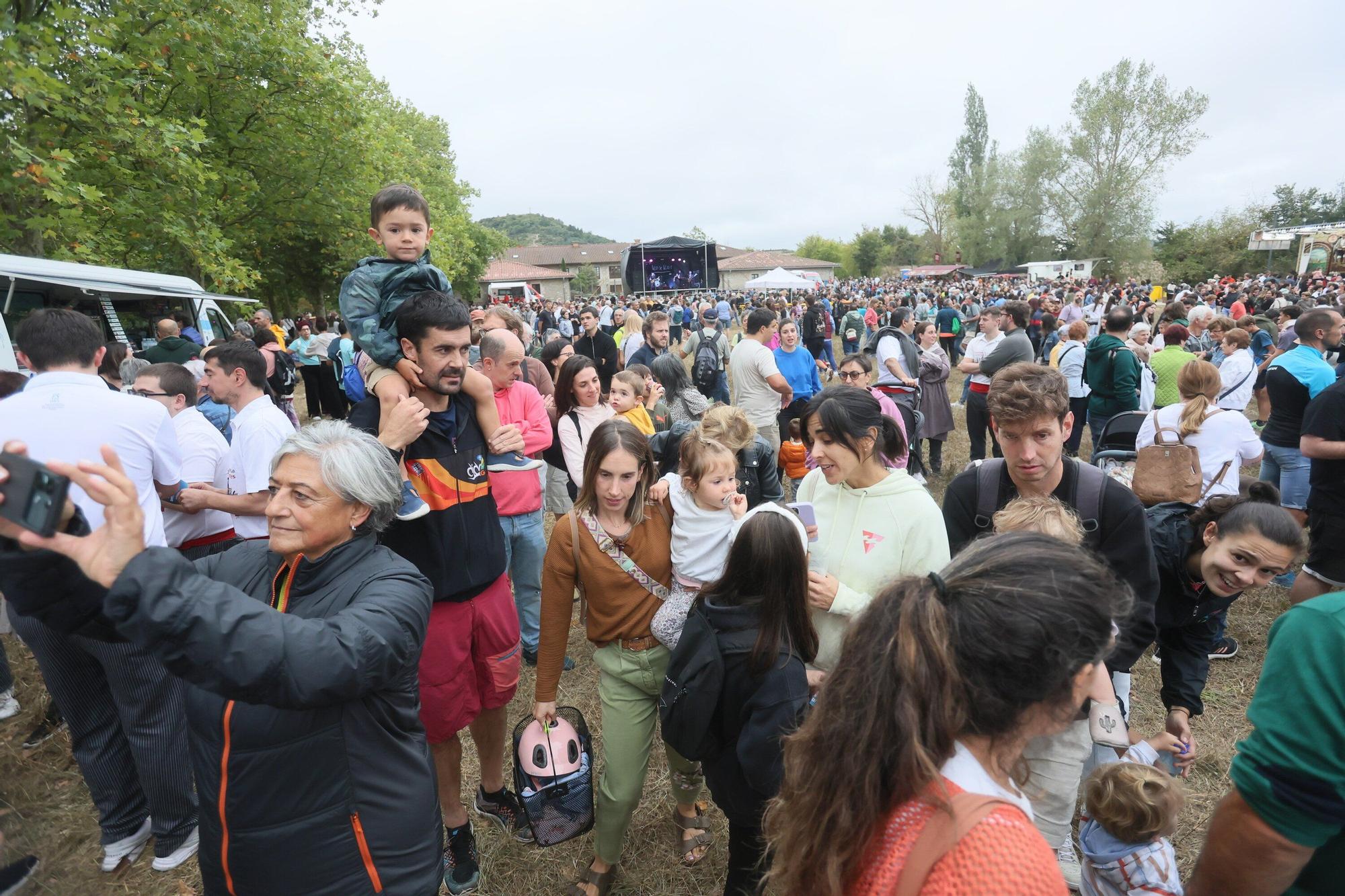 En imágenes: Las campas de Olarizu se llenan de fiesta