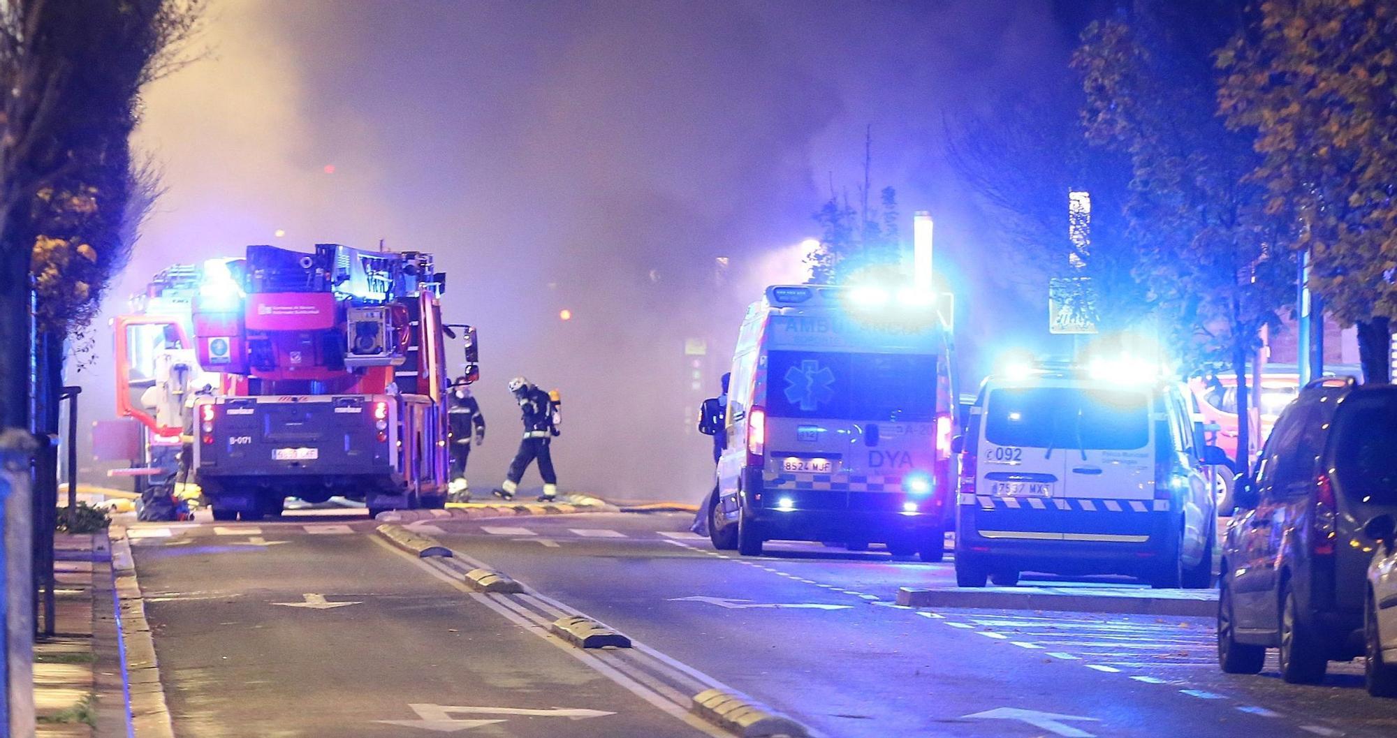 Fotos del incendio de un bazar en la Rochapea