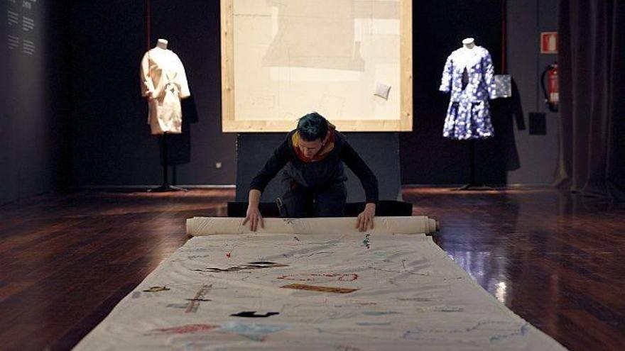 El Museo Balenciaga inicia con una exposición su homenaje a las costureras