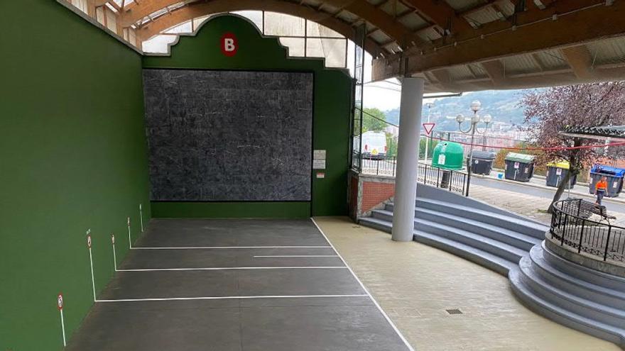En el frontón de Altamira se han arreglado suelos, gradería y alzados