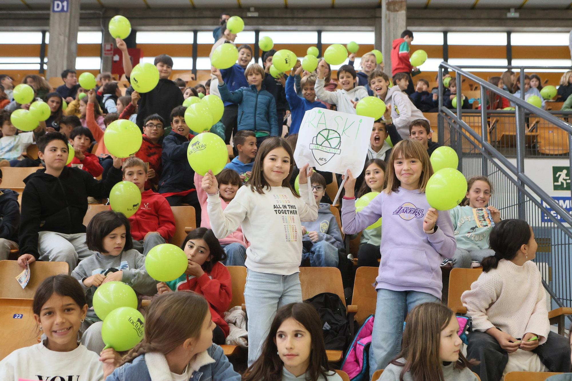 En imágenes: Entrenamiento del Araski en Mendizorroza con alumnos de Olabide