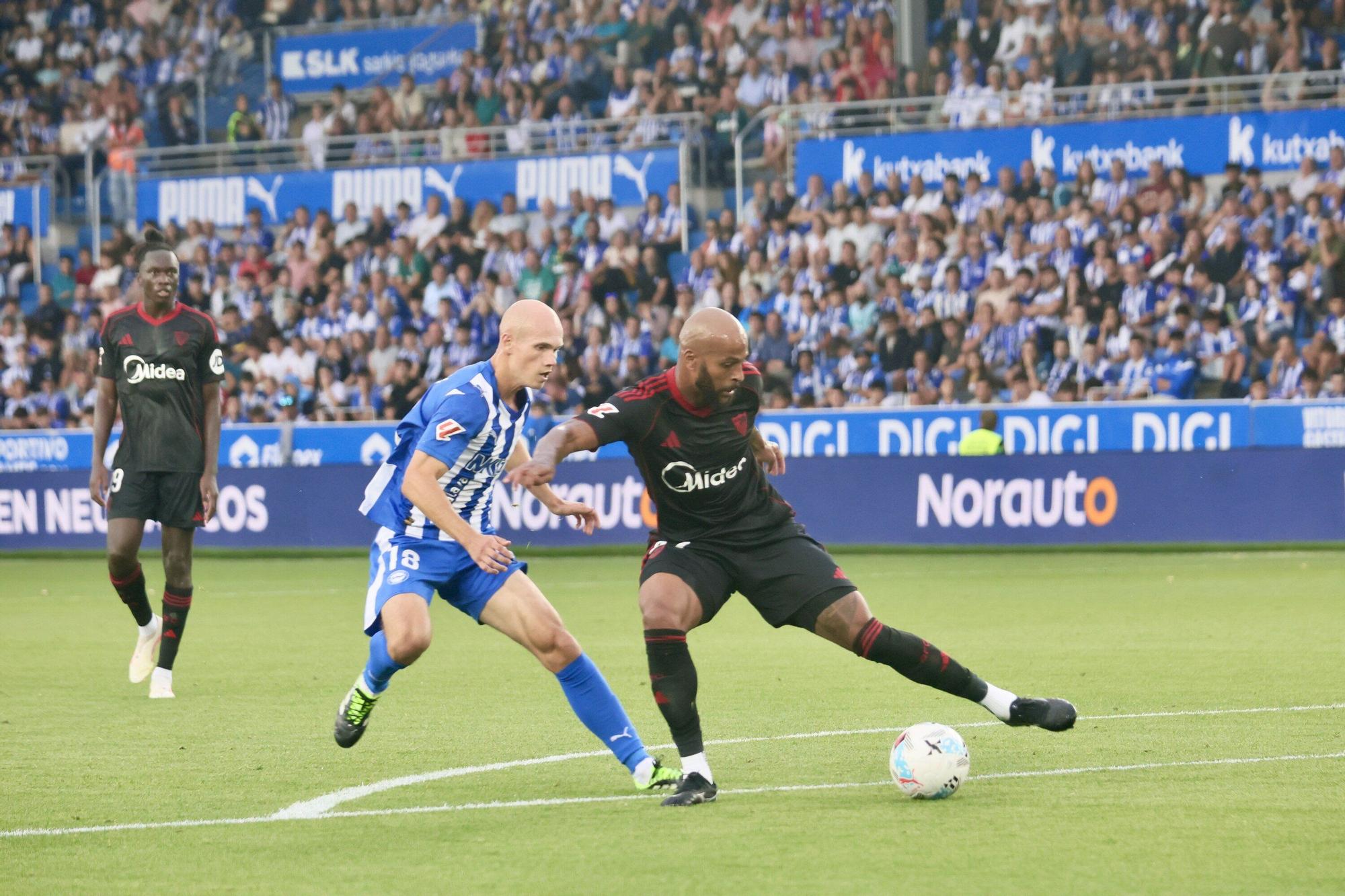 En imágenes: El Alavés cae en Mendizorroza ante el Sevilla