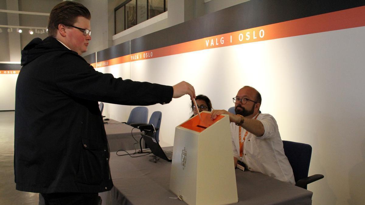 Noruega se dirige a las urnas para una reñida cita electoral bajo la sombra de la ultraderecha